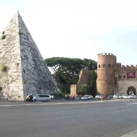 Modern Apartment near Colosseum Rome Extérieur photo