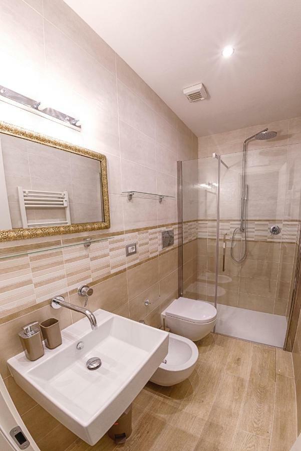 Modern Apartment near Colosseum Rome Extérieur photo