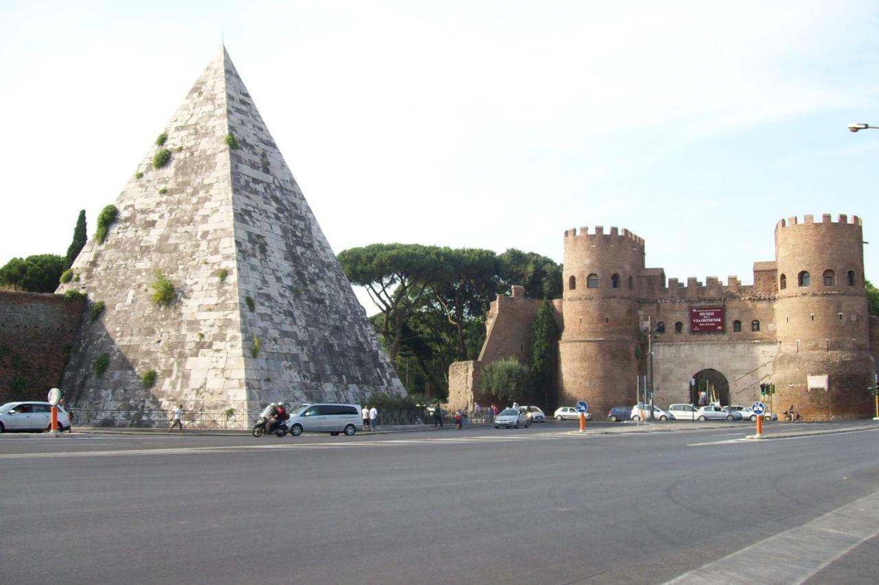 Modern Apartment near Colosseum Rome Extérieur photo